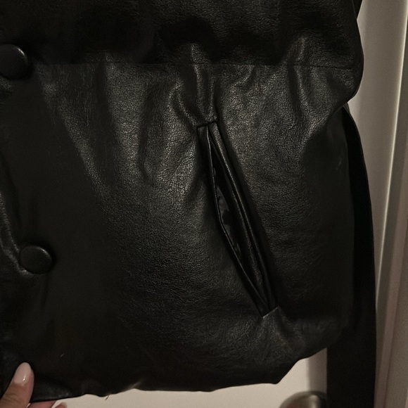 NWT TCEC PU Puffer Black Vest - Front Button & Belt - Picture 7 of 9